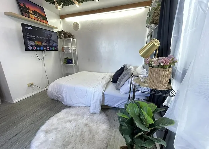 Stylish Unit In Ortigas Near Podium & *