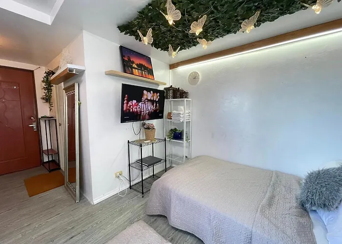Apartment Stylish Unit In Ortigas Near Podium &